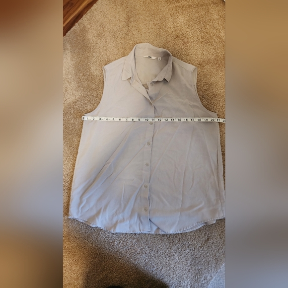 Uniqlo Collared Tank Top Button-Up, Light Gray, L - Picture 4 of 5